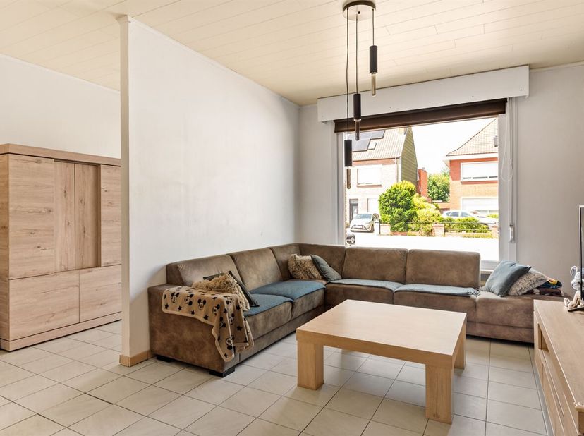 Locatie: <br />
Deze woning is gelegen aan de Kapellei 46 in Sint-Antonius (Zoersel), op een gunstige locatie nabij het centrum. Winkels, scholen, hor