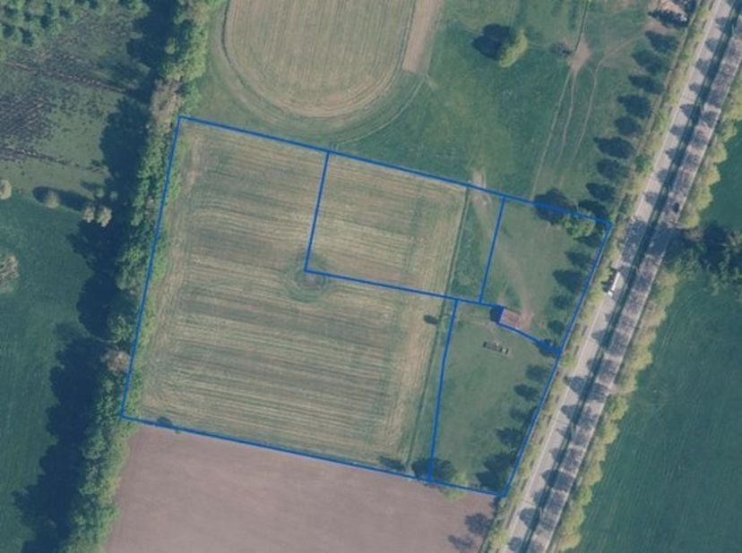Perceel landbouwgrond te koop aan de Aalterbaan te Maldegem met een oppervlakte van ongeveer 32.800 m². 70% vrij tegen eind 2027, 30% onmiddelijk vrij