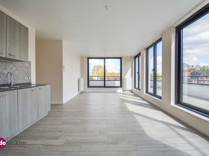 Lichtrijk appartement met 2 slaapkamers en groot terras in hartje Boortmeerbeek<br />
Ben je op zoek naar een instapklaar appartement met een vlotte b