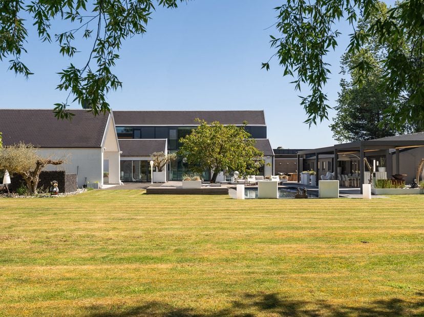 Voor verdere info of een vrijblijvende waardebepaling van uw eigendom: marco@homixx.be of 016 199 343.<br />
Ontdek deze exclusieve, open bebouwing di