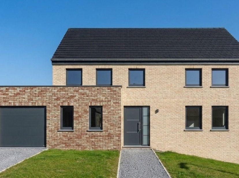 Huis te koop in Rue Bois Dame Agis et Clair Chêne 100,
                    5352 Perwez