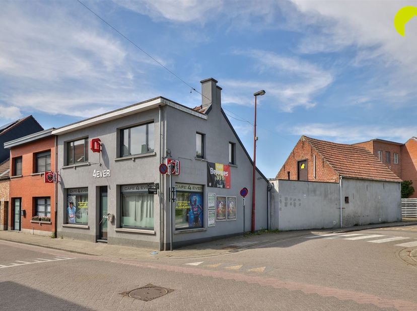 Bent u op zoek naar een interessant handelspand met woonst om uw eigen zaak uit te bouwen? Wenst u wonen en werken te combineren?<br />
<br />
In he
