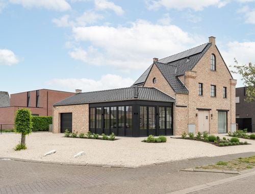                                         Bien commercial avec habitation à vendre à Lommel, € 869.000
