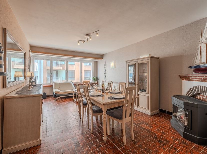Welkom in dit fantastische appartement gelegen in het hart van Middelkerke, een ideale locatie voor wie geniet van de kust- en strandlevensstijl. Dit