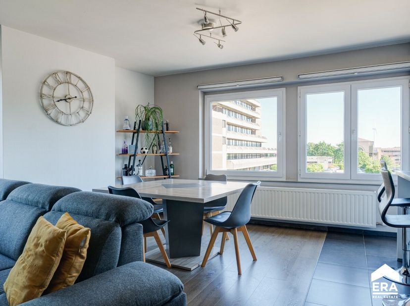 Dit appartement combineert een praktische indeling met aangenaam wooncomfort. Met twee volwaardige slaapkamers en een gezellig terras geniet je hier v