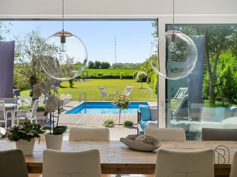 Te koop: exclusieve energiezuinige villa met 7 slaapkamers, zwembad en tuin op 1.880m² - <br />
Tevens ideale vakantiewoning of voor B&amp;B. <br />
Op ee