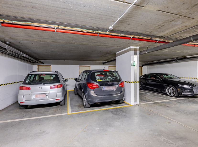 Deze overdekte autostaanplaats is uitstekend gelegen in het centrum van Aalst, in residentie "De Mouterij".  De staanplaats is momenteel verhuurd. <br