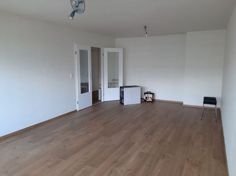 Dit gunstig gelegen appartement ligt dichtbij het centrum van Hasselt.<br />
Het appartement bevindt zich op de zevende verdieping en bestaat uit een
