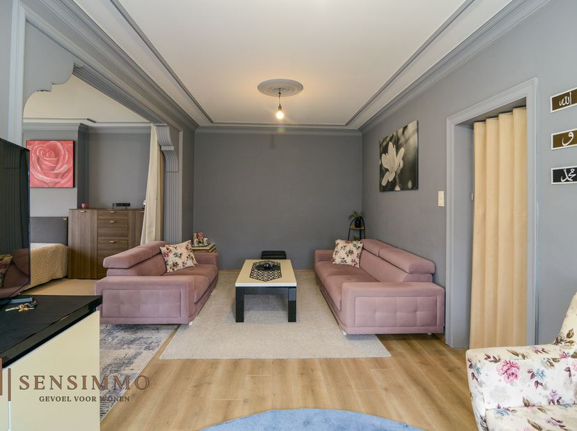 Ontdek deze half open bebouwing in Houthalen-Helchteren op een perceel van 5a05ca. Het huis dateert uit 1940 met een grondige renovatie vermoedelijk r