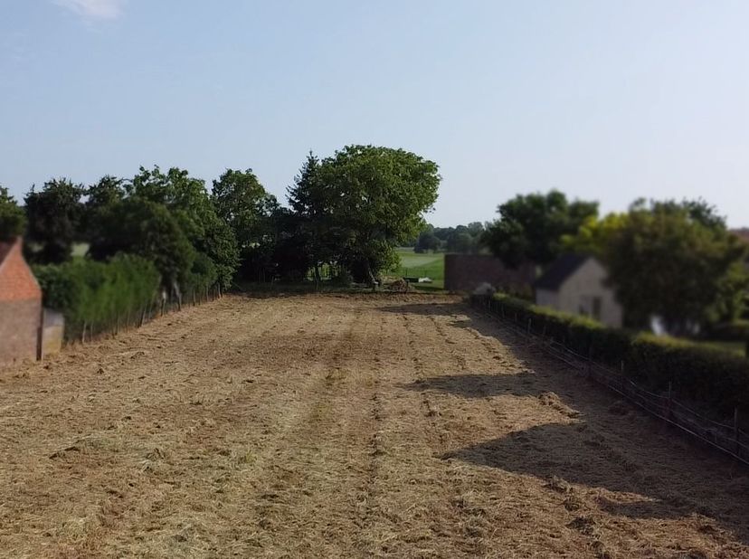 Ben je op zoek naar een bouwgrond (lot 1) die rust en bereikbaarheid combineert op een toplocatie in het Hageland?<br />
Oppervlakte: 13,55 are<br />
