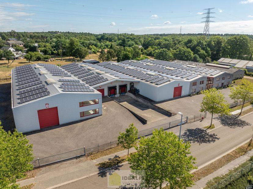 IDEALIS VASTGOED – Industrieel bedrijfsgebouw van maar liefst +-5000m² bruikbare oppervlakte, bestaande uit bedrijfshallen, kantoor- en vergaderruimte