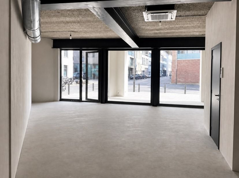 Bien professionnel à louer
                    à 2060 Antwerpen