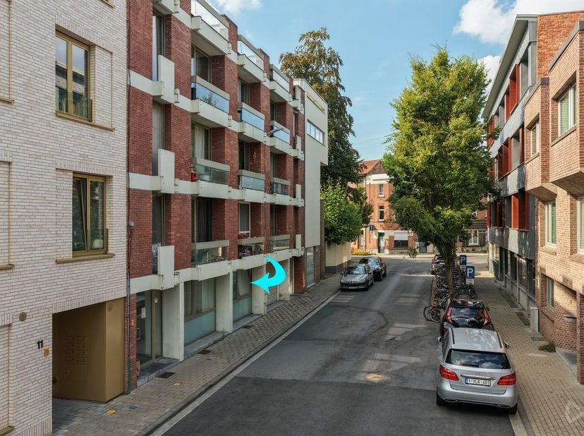 Op zoek naar een praktische en lichtrijke studio in Leuven, interessant voor eigen bewoning of als investering? Deze gelijkvloerse studio in de Maria
