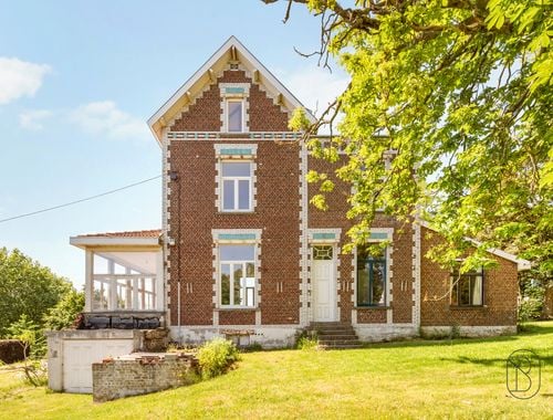                                         Herenhuis te koop in Orroir, € 525.000
