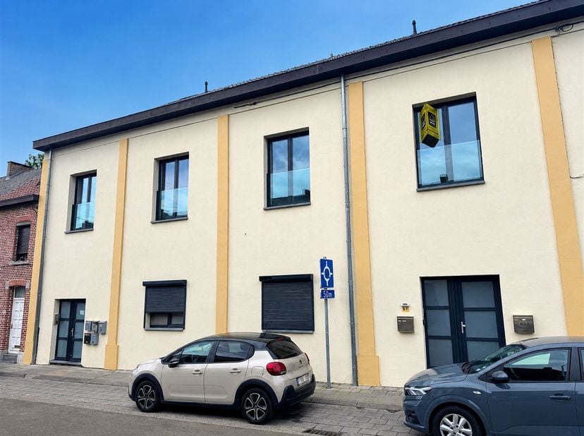 Prix: Offre à partir de 179.000 euros, frais d'agence non inclus et à charge de l'acquéreur. <br />
<br />
Superbe appartement duplex au 1er et 2e é