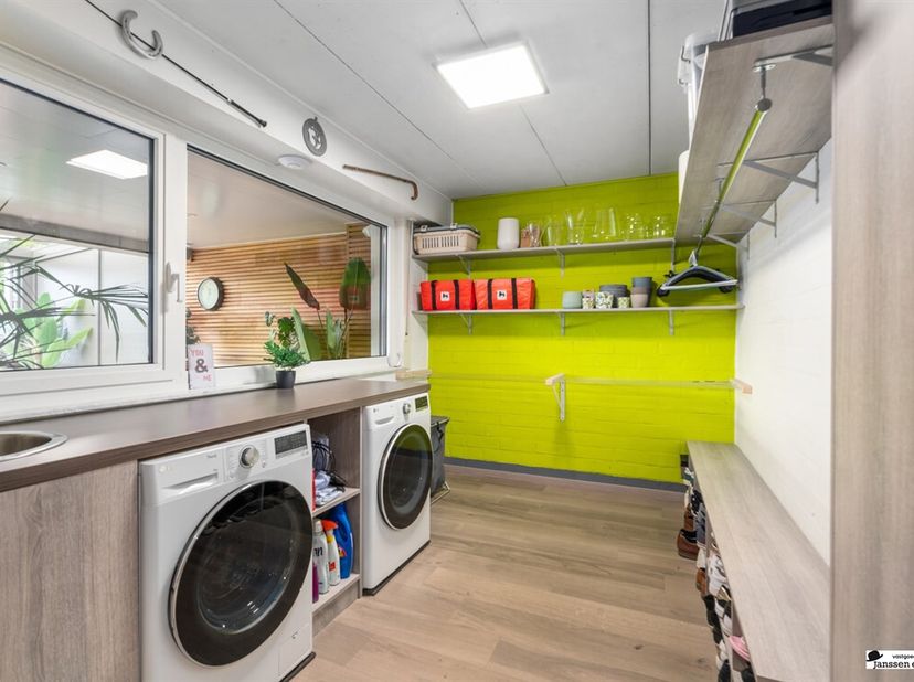 Instapklare bel-etagewoning met 3 slaapkamers en prachtig groen uitzicht  Ekeren<br />
. Deze verzorgde woning is rustig gelegen en biedt een mooi zic