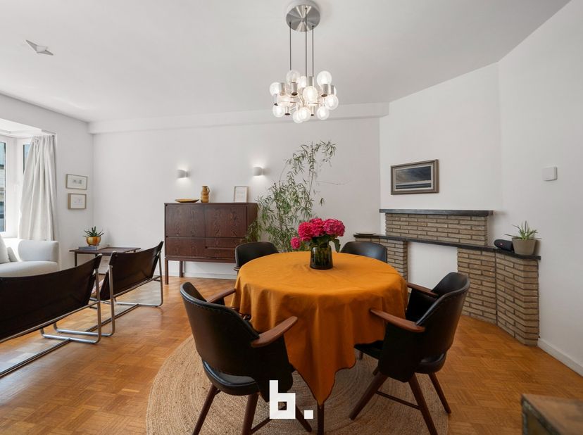 Dit gezellige appartement bevindt zich op de eerste verdieping van een kleinschalige residentie, in een rustige straat op een uiterst centrale ligging