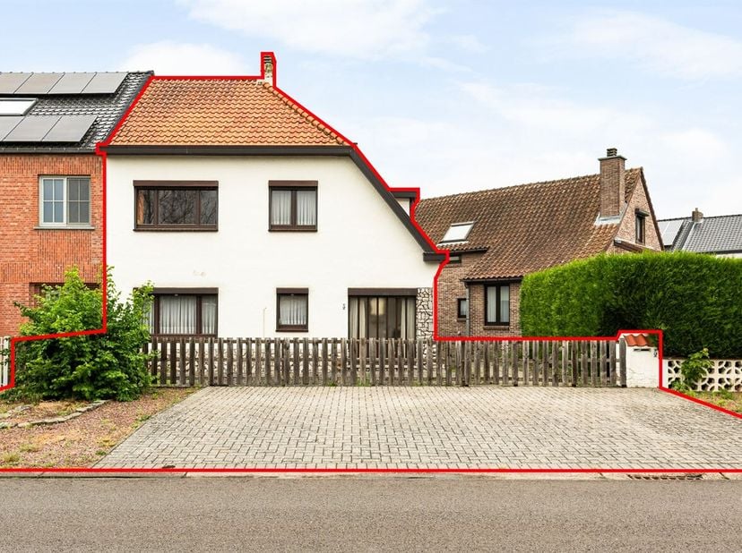 Cette charmante propriété située à Berkenlaan 5 à Leopoldsburg offre une surface habitable d'environ 168 m² et représente une opportunité intéressante