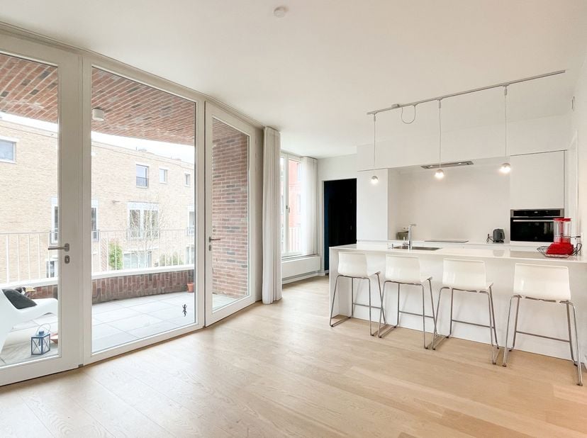 Dit appartement van ca 116 m² bevindt zich op de charmante site ’t Groen Kwartier. Een rustige maar toch zeer toegankelijke ligging nabij Berchem Stat
