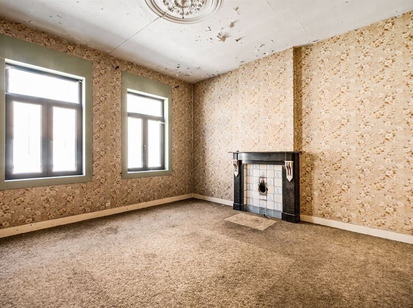 Charmante renovatiewoning met 4 kamers en zuidwestgerichte tuin, gelegen in de F.L. Vandecanstraat te Landen. Deze woning biedt een uitstekende basis
