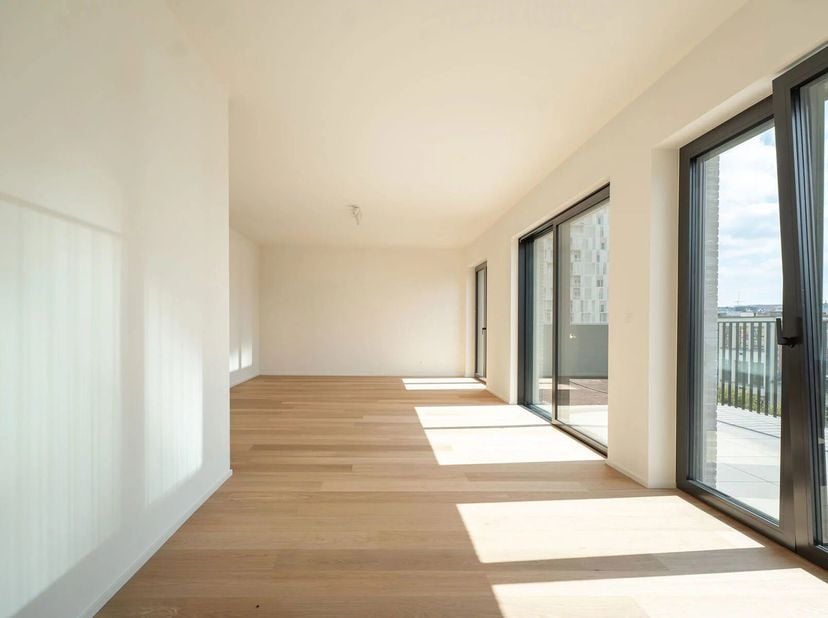 Projet UNIQ - A61  197 m² - 69,5 m²<br />
Victoire-Junot vous propose ce vaste penthouse 3 chambres traversant, et bénéficiant dune splendide terrasse