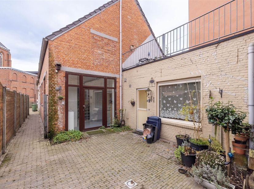 Locatie<br />
Dit duplex-appartement is gelegen in Westmalle, op een ideale locatie nabij het centrum. Winkels, scholen en openbaar vervoer bevinden z