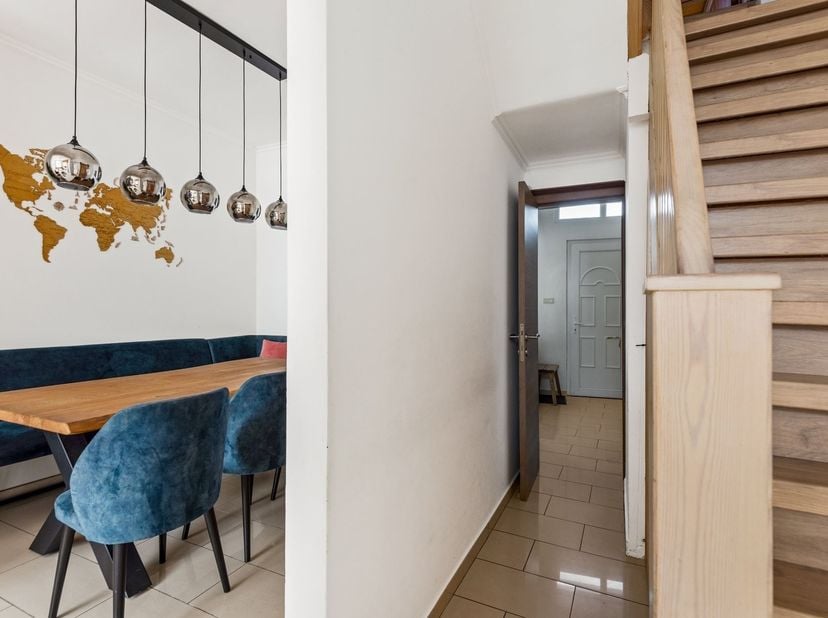 Op zoek naar een charmante, volledig gerenoveerde woning op een toplocatie? Deze instapklare stadswoning biedt een uniek open zicht op de Leuvense Vaa