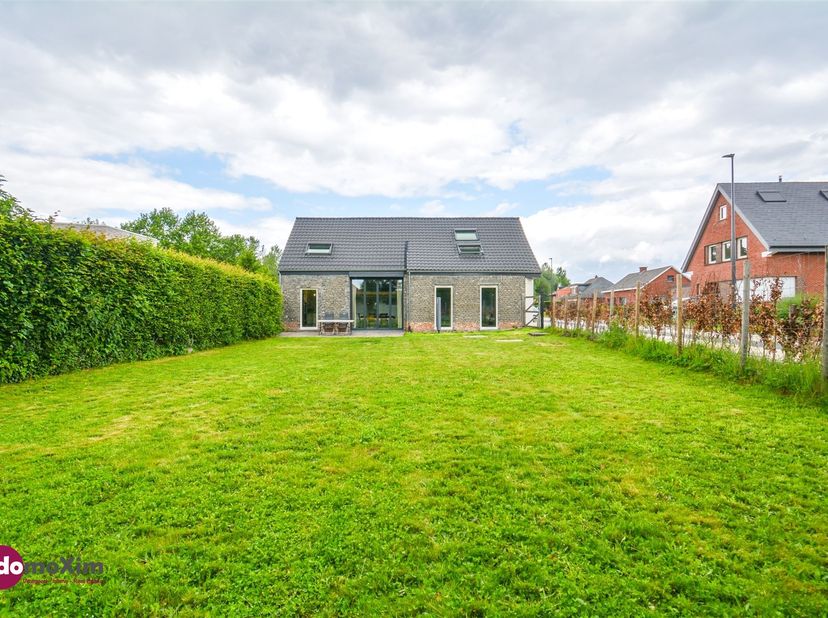 Recent gerenoveerde gezinswoning met zonnige tuin in hartje Schiplaken<br />
<br />
Op zoek naar een instapklare woning met drie slaapkamers, veel l