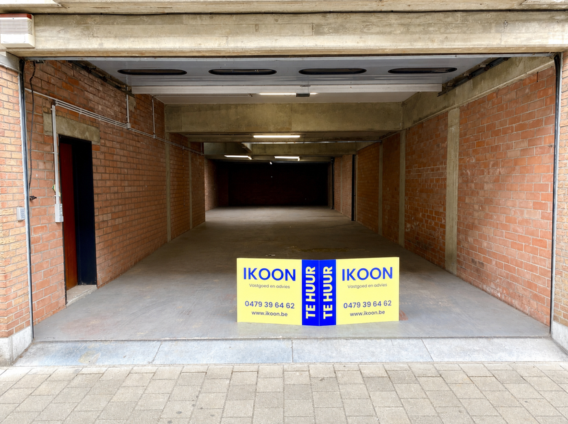 Pyckestraat 62 gelijkvloers (rechtse toegangspoort) - 2018 Antwerpen<br />
<br />
Zeer ruime overdekte garage / polyvalente ruimte (+- 188m²) te huur<