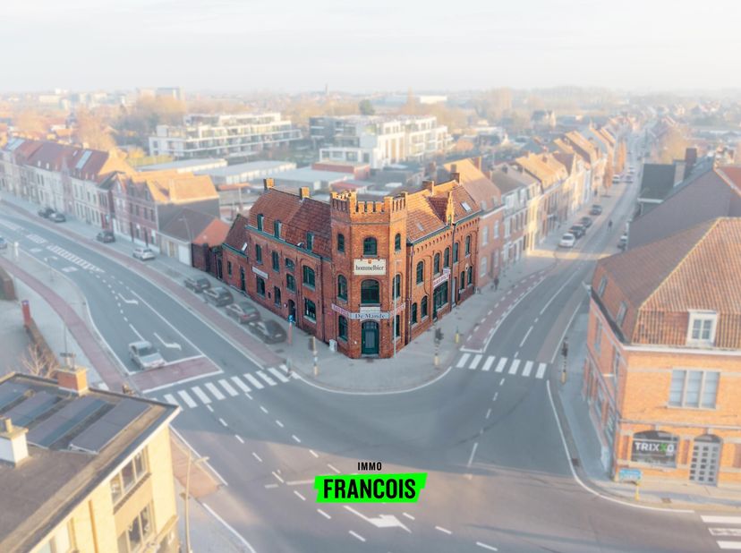 *OVERNAME* Een uitzonderlijke opportuniteit voor wie wil ondernemen in een bruisende omgeving. In Ieper bevindt zich deze overname van een horecazaak