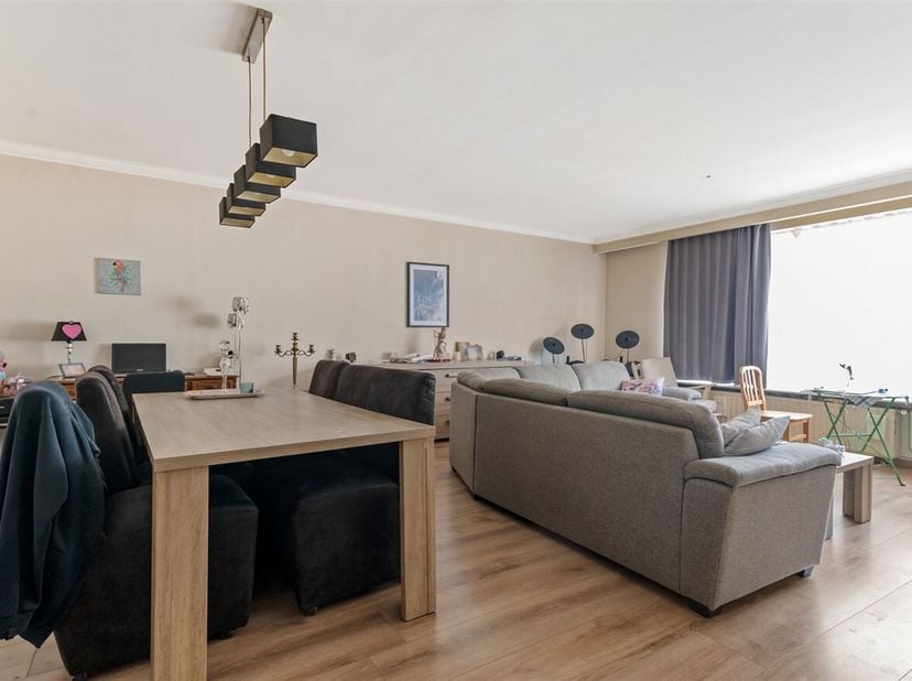 Openhuizendag op zaterdag 13 juni van 14u00 - 15u00<br />
Appartement met terras en garage in hartje Turnhout<br />
Locatie:<br />
Korte Gasthuisstraa