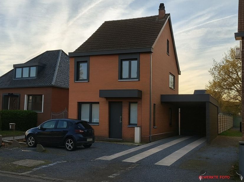 Instapklare basis voor jouw renovatieproject in een rustige woonomgeving <br />
Ontdek deze leuke gezinswoning in een aangename, rustige buurt van Le