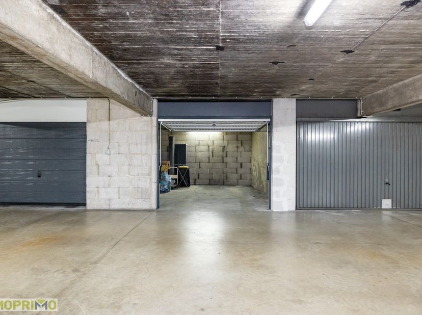 Garage à vendre
                    à 2600 Berchem