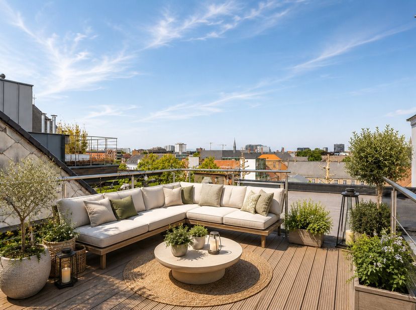 Dit instapklare duplex appartement in een recente residentie van 2010 combineert moderne architectuur met veel licht en een verrassend ruimtelijk gevo