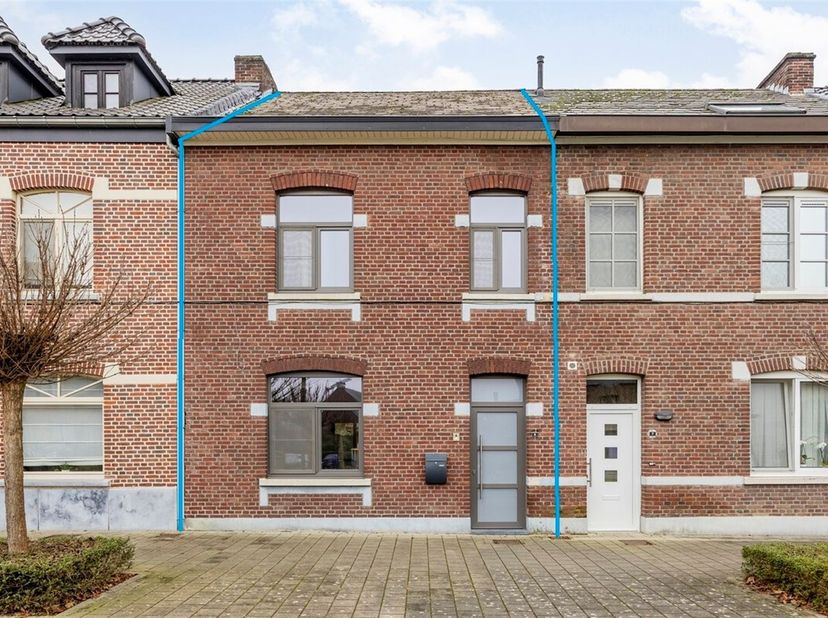 À VENDRE : Maison mitoyenne de 3 chambres à Kuringen !<br />
Découvrez cette magnifique maison mitoyenne à Kuringen. La propriété a été acquise il y