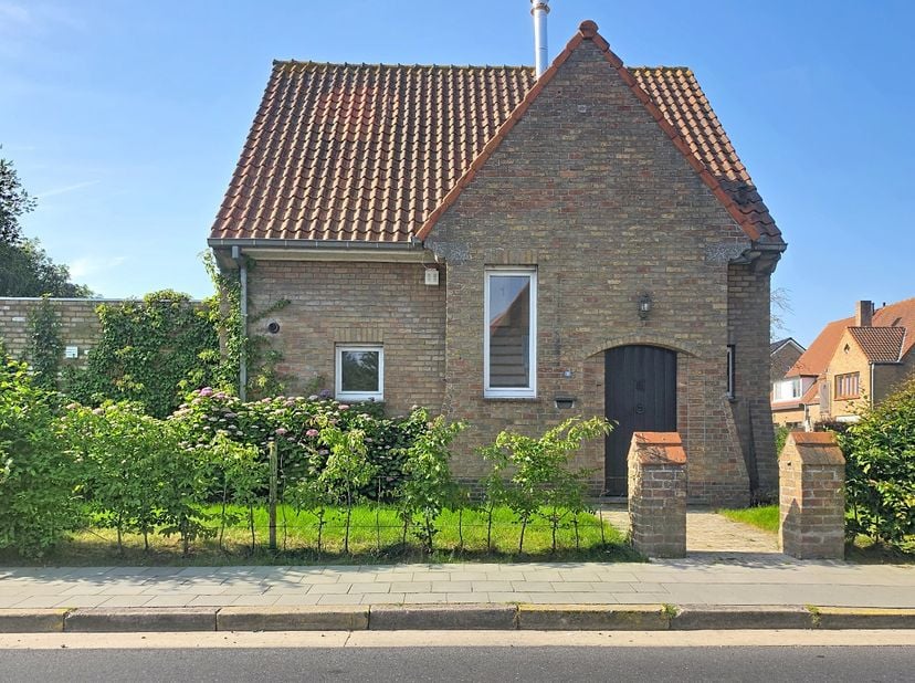 Instapklare alleenstaande woning met tuin in Sint-Michiels<br />
<br />
Deze charmante, alleenstaande woning is rustig gelegen in Sint-Michiels en wer