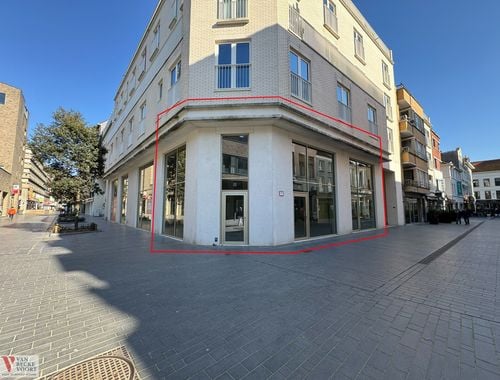                                         Handelsgelijkvloers te koop in Oostende, € 380.000
