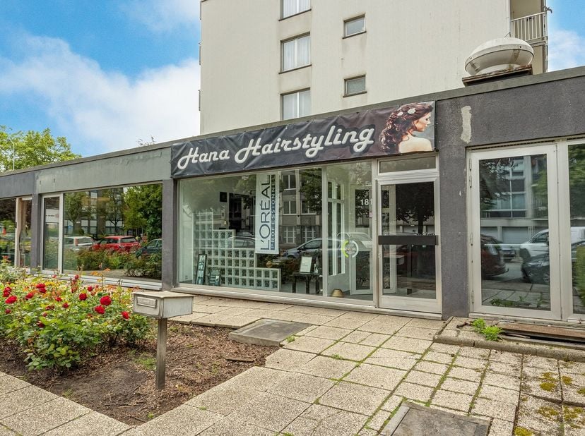 Situé dans un quartier central et recherché de Borgerhout, nous vous proposons ce commerce de 90 m².<br />
<br />
Localisation :<br />
Situé au 181 Lo