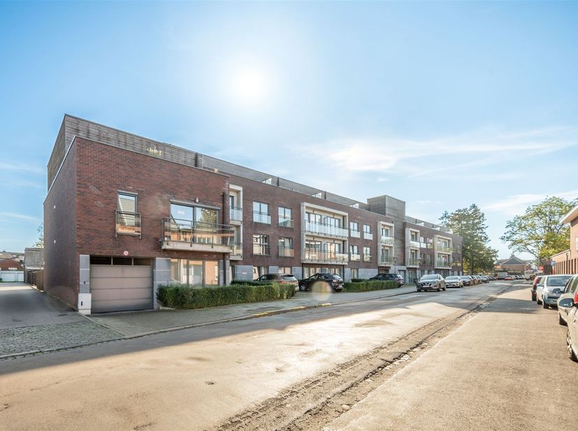 Deze charmante assistentiewoning maakt deel uit van Residentie Gaudium, een moderne woonzorgresidentie met 64 erkende assistentiewoningen, gebouwd in