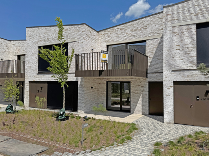 In het prestigieuze Knokke bieden wij een unieke, luxueuze nieuwbouwwoning aan. Dit exclusieve project is ontworpen met oog voor detail en combineert