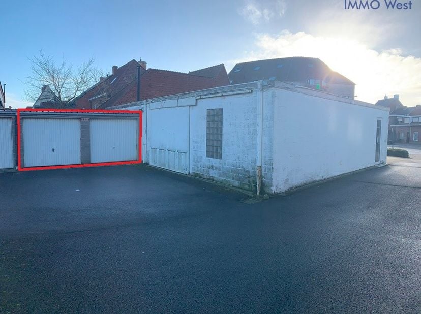 Garage te koop
                    in 8800 Roeselare
