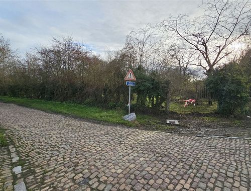                                         Terrain à vendre à Onnezies, € 200.000
