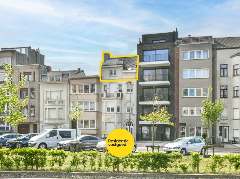 Dit charmante en karaktervolle appartement in het hart van Blankenberge is de perfecte uitvalsbasis voor wie wil genieten van de zee en de sfeer van d