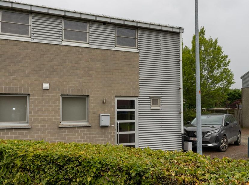 Bent u op zoek naar een functionele woning met een uitstekende ligging? Dan is deze instapklare woning in Vorselaar zeker een bezoek waard.<br />
<br