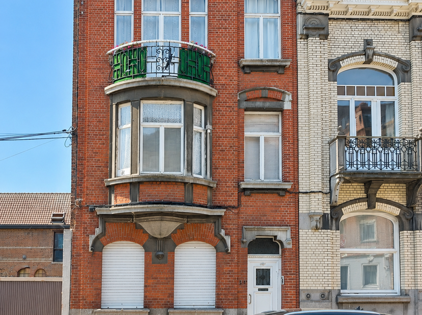 À deux pas du Parc Elisabeth, Trianon Invest vous propose ce charmant appartement en rez-de-chaussée bénéficiant d'un agréable jardin de ville et d'un