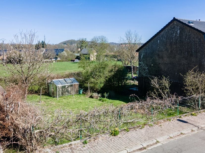 Julietimmo a le plaisir de vous présenter ce beau terrain situé dans le village de Saint-Mard, proche de toutes les commodités. Ses atouts : coin calm