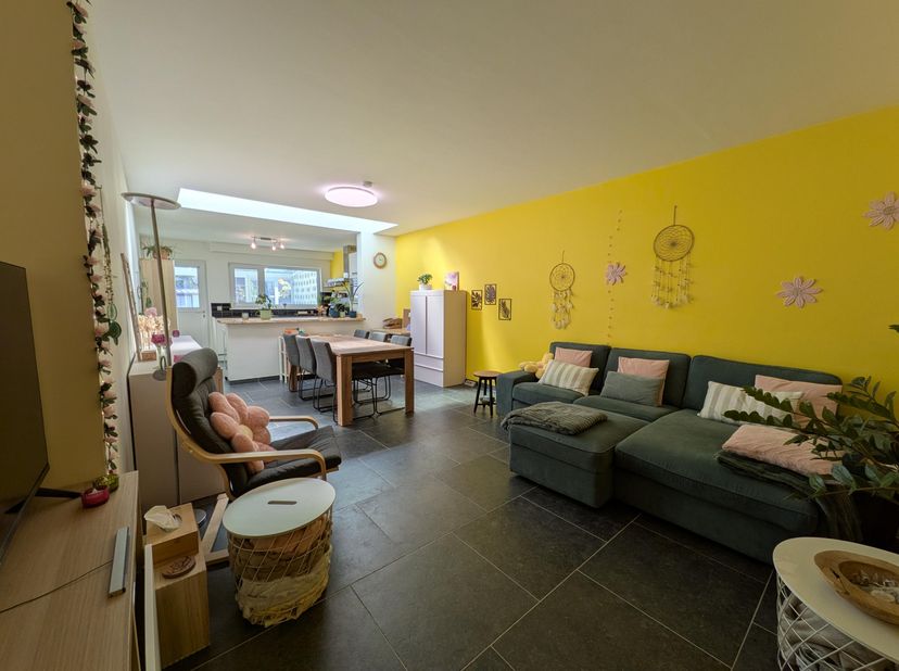 Welkom in de Rivierstraat 45, Turnhout.<br />
<br />
Deze gezellige en goed onderhouden woning werd een jaar geleden opgefrist en is instapklaar.<br /