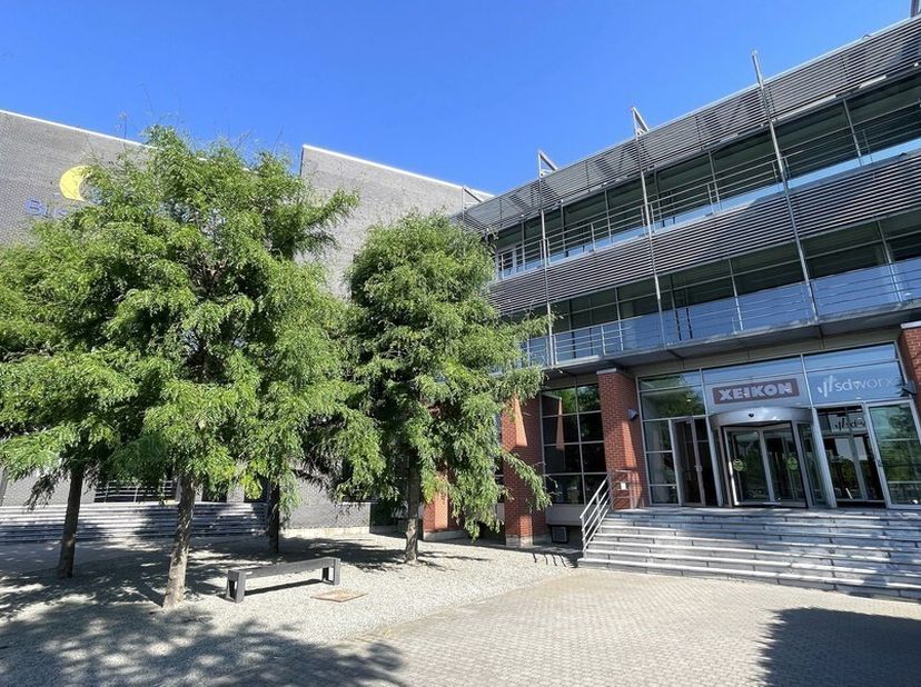 320m² d'espace de bureau avec services et possibilité de mobilier<br />
Emplacement: à proximité du ring de Lier et des transports en commun à distanc