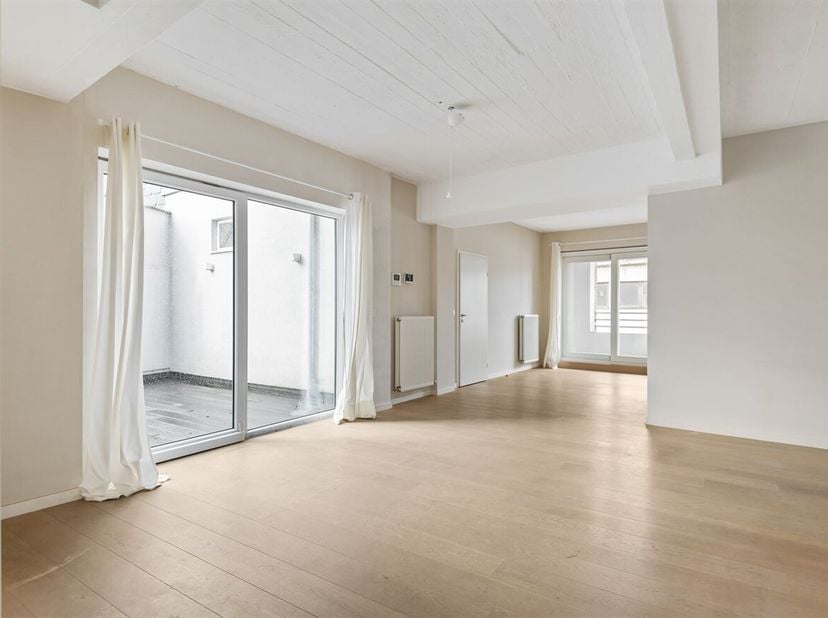 Appartement confortable de deux chambres à coucher dans un excellent emplacement !<br />
Situation : L'appartement est parfaitement situé dans le quar