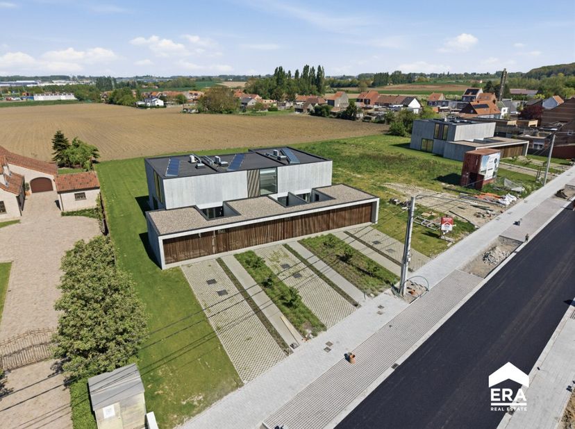 Moderne Halfopen Bebouwing met Ruime Tuin en Vergezichten Wonen op een ruim perceel met zicht over de weilanden? Het Paradijs in Rekkem is genieten va